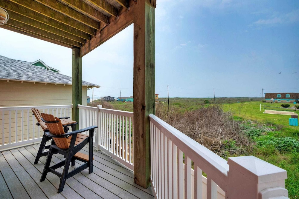 Sky Condo (Ocean View) - Photo 1
