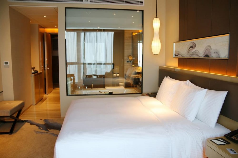 Grand Deluxe King Room photo 2