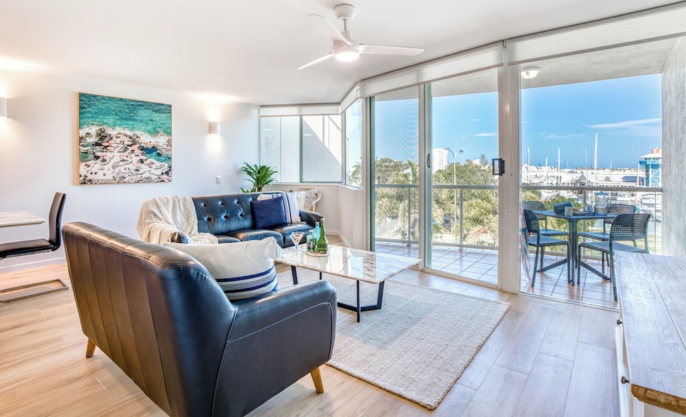 3 Bedroom Marina View Deluxe Rooftop Apartment