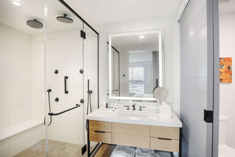Suite, 1 Bedroom - Photo 3