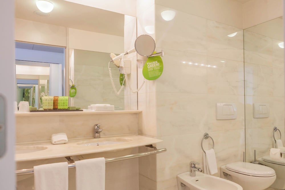Premium Double Room, Ocean View (2 Adults) - Photo 2