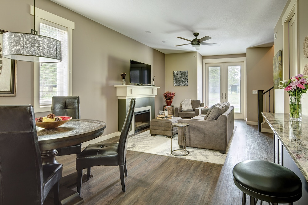 Townhome, 2 Bedrooms photo 2