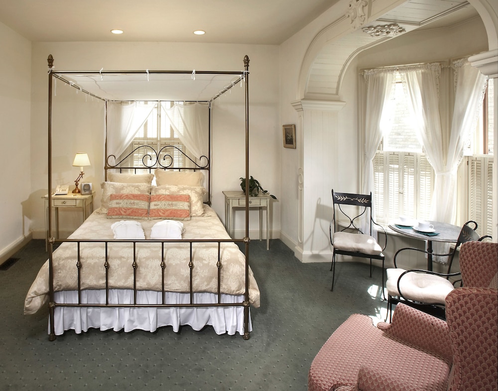 Room, 1 Queen Bed, Fireplace