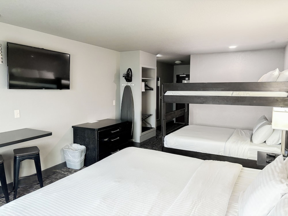 Family Room (King and Bunk Bed) photo 3