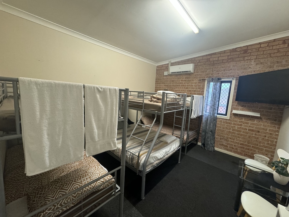 Family Single Room, Multiple Beds photo 1