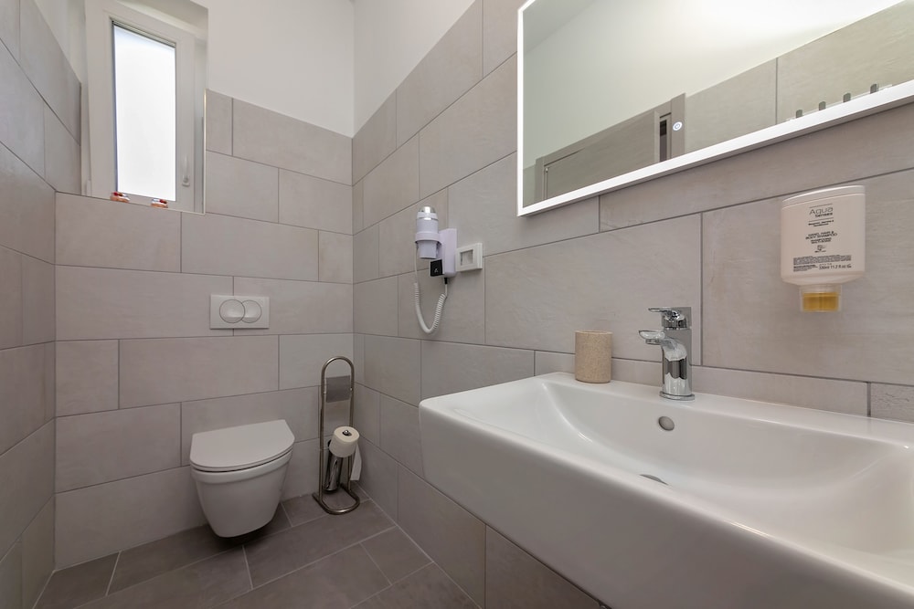 Superior Double or Twin Room, City View - Photo 13