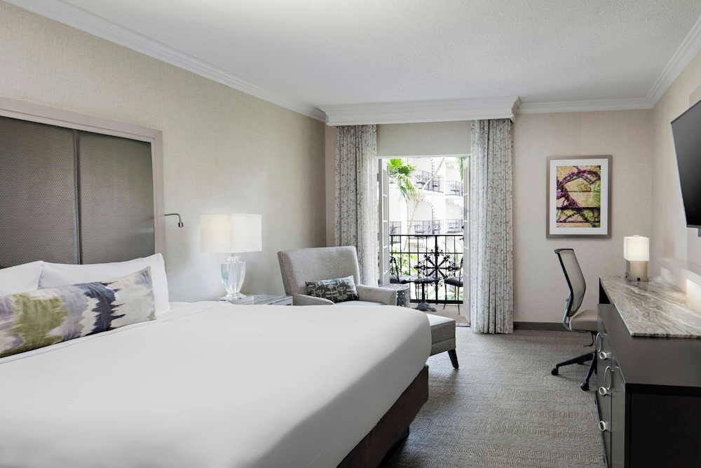 Room, 1 King Bed, Garden View (Hearing Accessible) - Photo 1