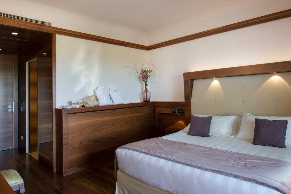 Deluxe Double or Twin Room (with Spa Access) - Photo 1