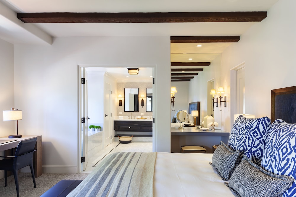 ONE BEDROOM SPA PENTHOUSE SUITE - KING BED