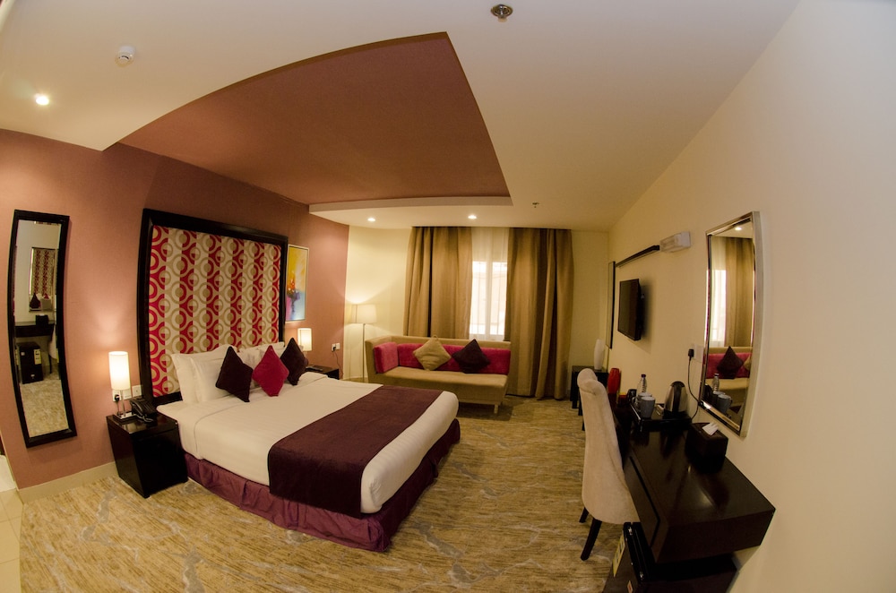 Suite, Multiple Beds, City View
