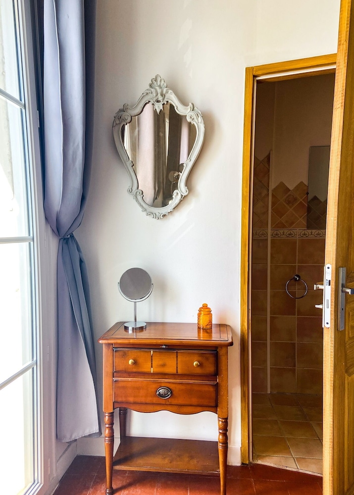 Economy Double Room, 1 Double Bed, Non Smoking, Private Bathroom - Photo 9
