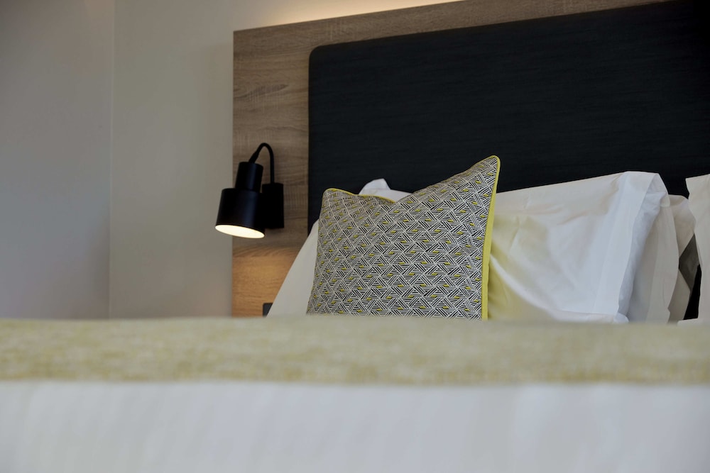 Deluxe Room with Waterfront View and Balcony