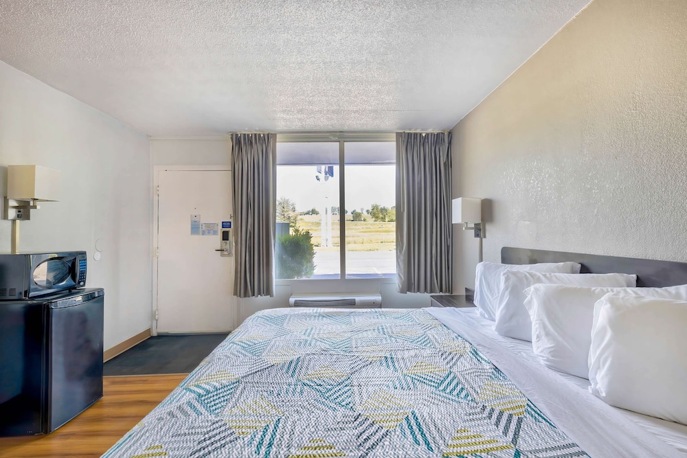 Deluxe Room, 1 King Bed, Non Smoking