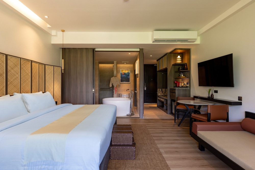 Deluxe Room, Non Smoking, Mountain View - Photo 1
