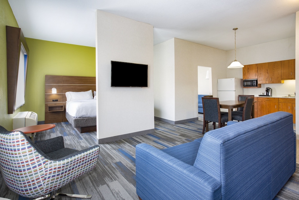 Suite, 1 King Bed (Additional Living Area) - Photo 1
