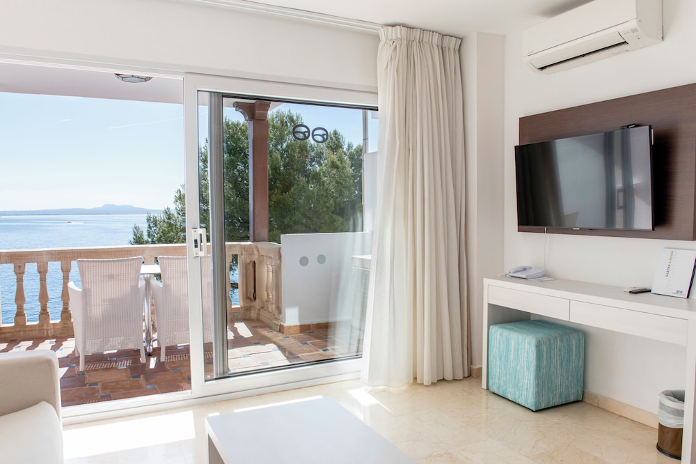Deluxe Suite, 2 Bedrooms, Sea View thumbnail 5
