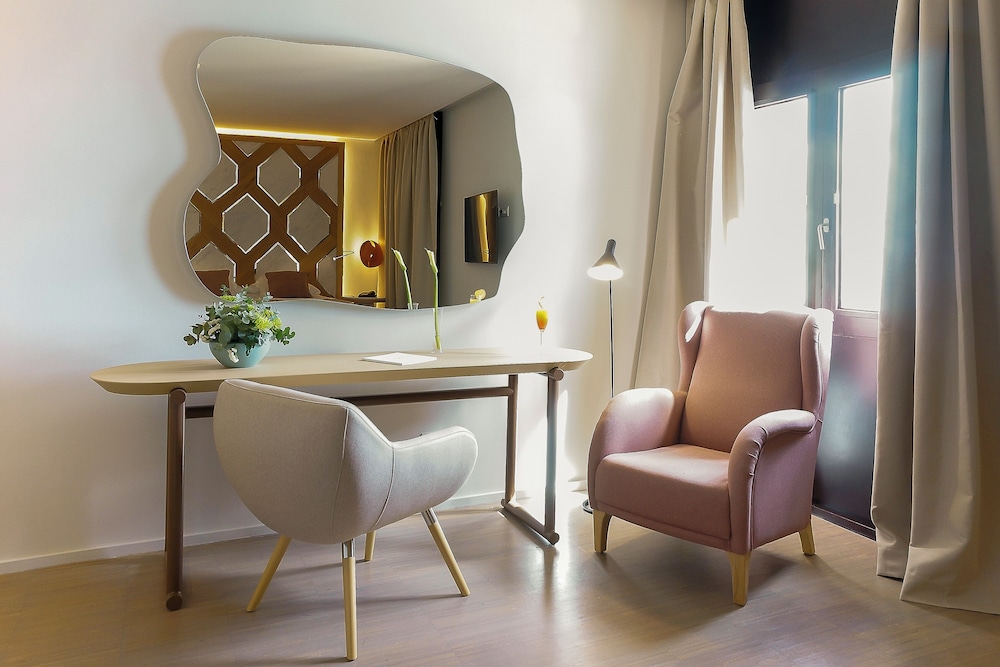 Deluxe Room, Sea View - Photo 6