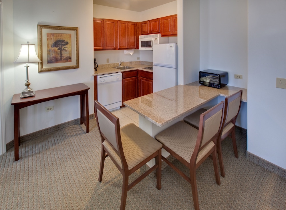 Suite, 2 Bedrooms, Mobility Accessible (Communications) - Photo 3
