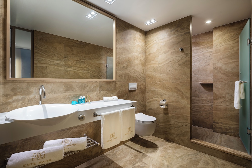 Deluxe Double Room, Balcony - Photo 7