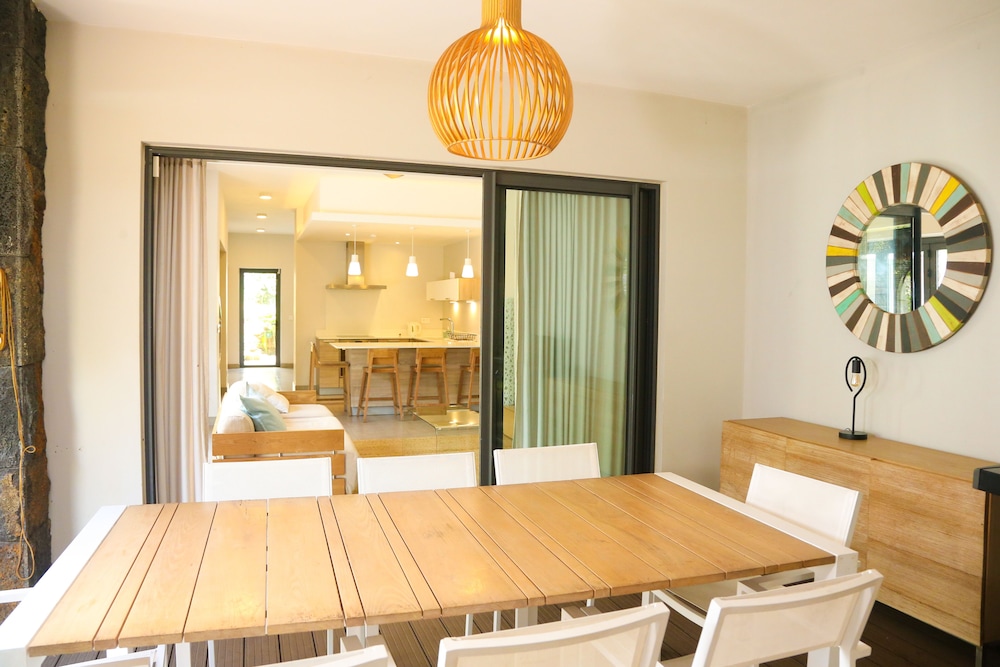 Apartment, 2 Bedrooms, Pool View photo 3