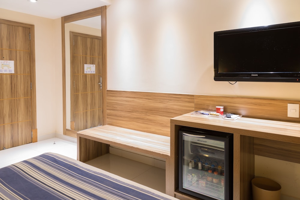 Standard Room, Multiple Beds - Photo 4