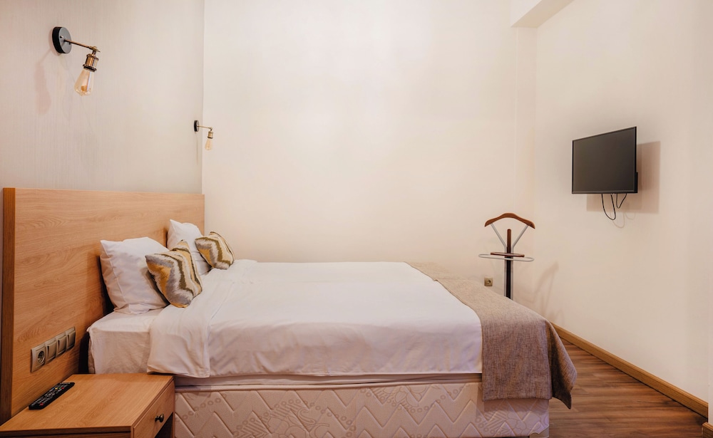 Two-Bedroom Suite - Photo 10