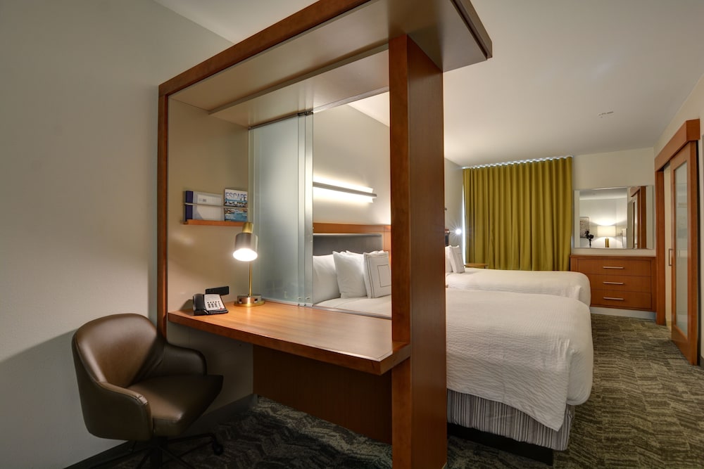 Executive Suite, Multiple Beds - Photo 7