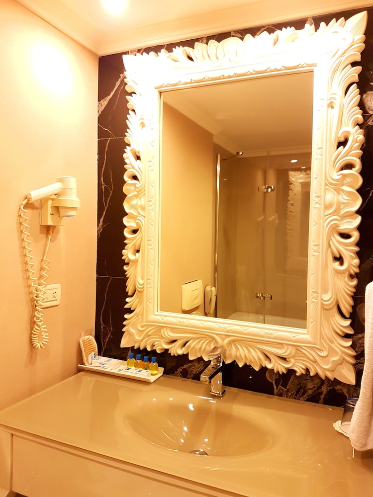Deluxe Suite photo 2
