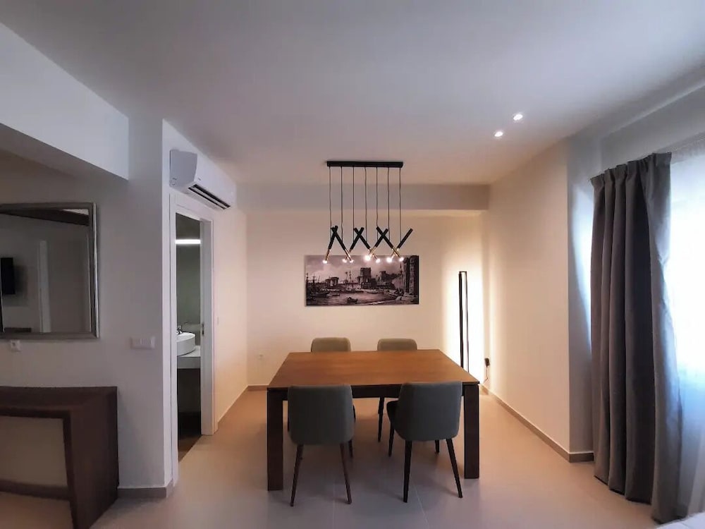 Master Suite | City View photo 2