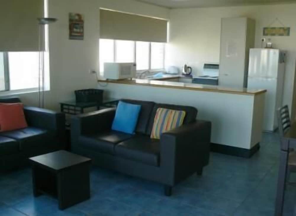 Standard Apartment, Multiple Bedrooms, Non Smoking, Kitchen (3 Bedroom Unit (7 Nights)) photo 2