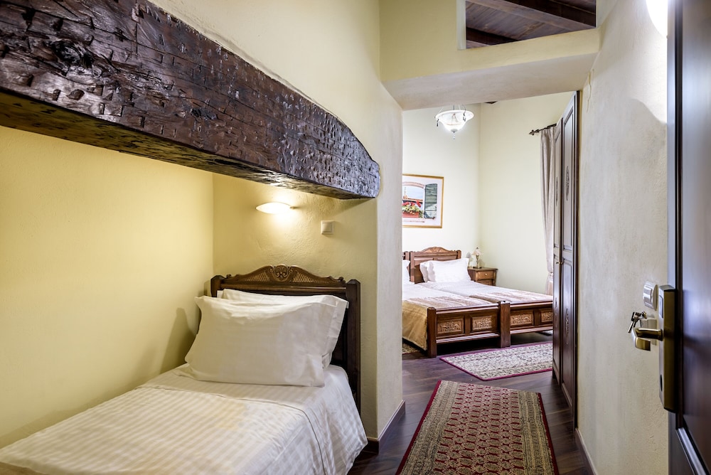 Standard Triple Room - Photo 6