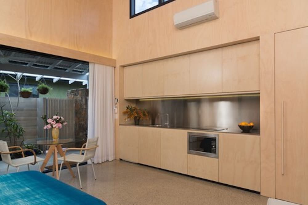 Deluxe Studio Suite photo 2