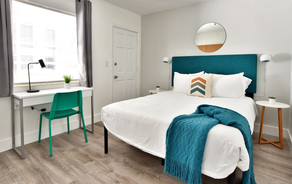 EatRestPlay Two-Bedroom Sleeps 5