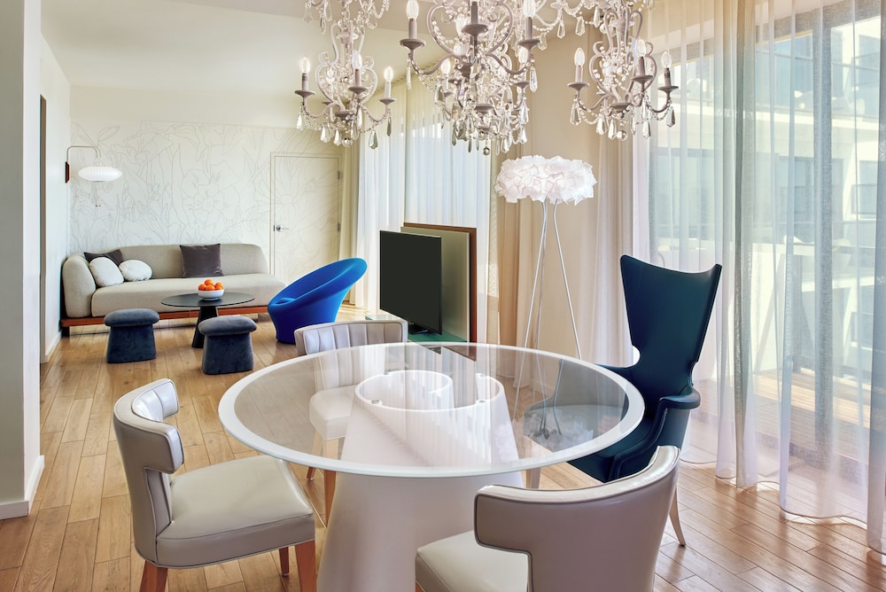Penthouse photo 3