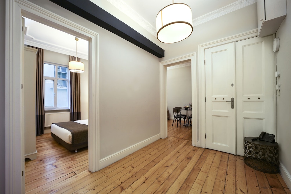 Two Bedroom Apartment ( 1121 photo 2