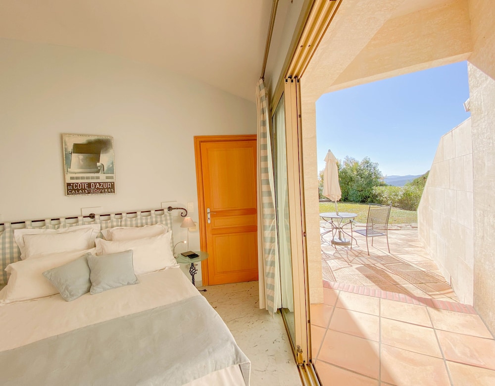 Double Room, Ensuite (Max 5	) photo 3