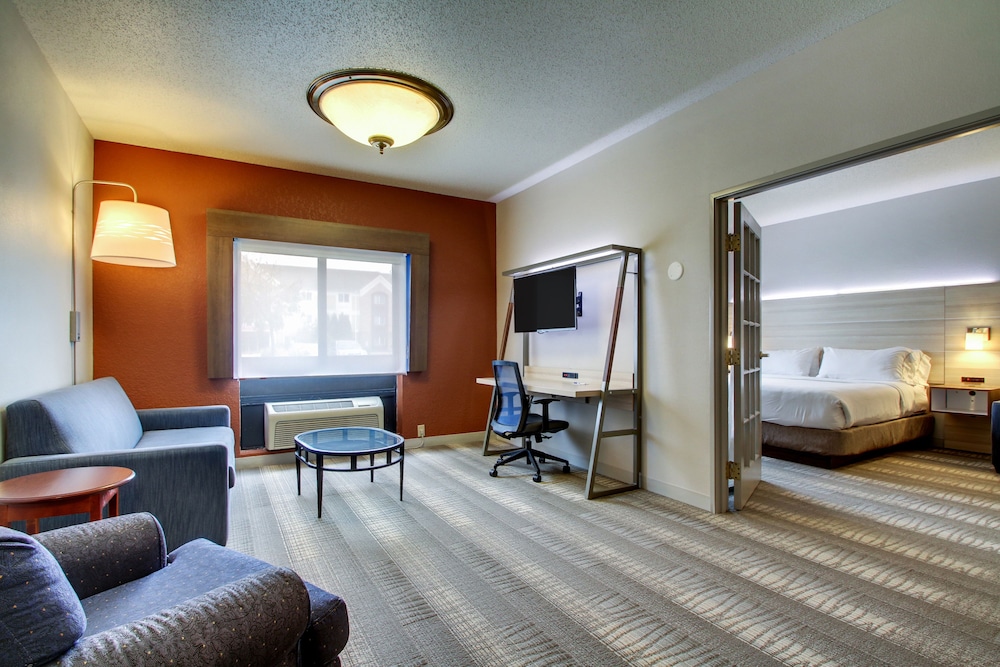 Suite, 1 Bedroom, Jetted Tub - Photo 2