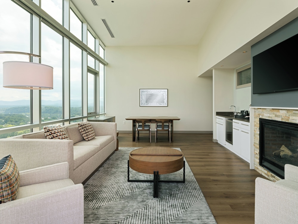 Suite, 1 Bedroom - Photo 3