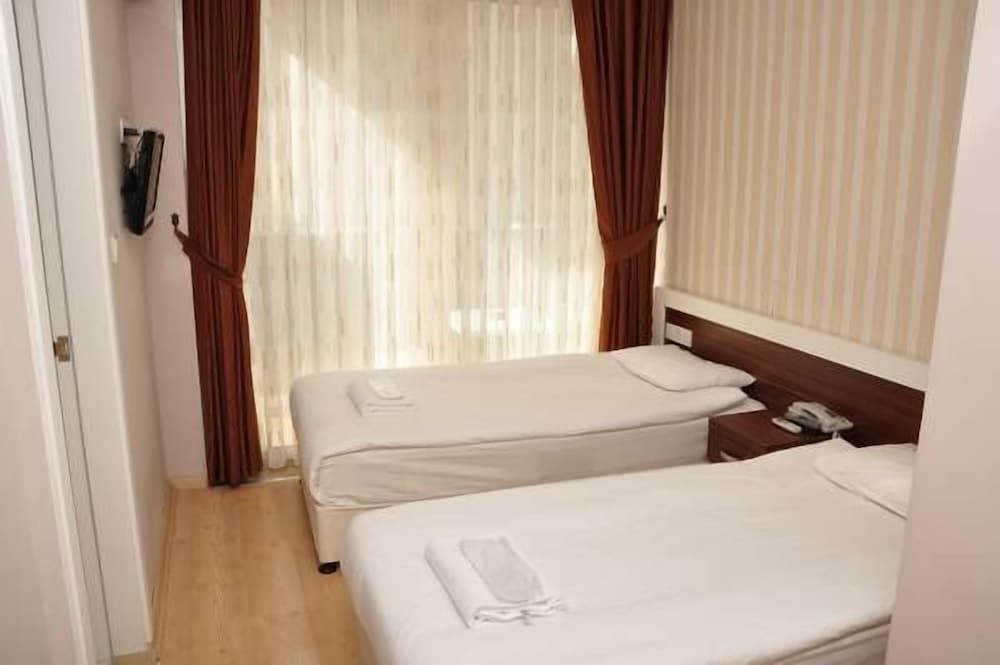 Standard Double or Twin Room photo 3