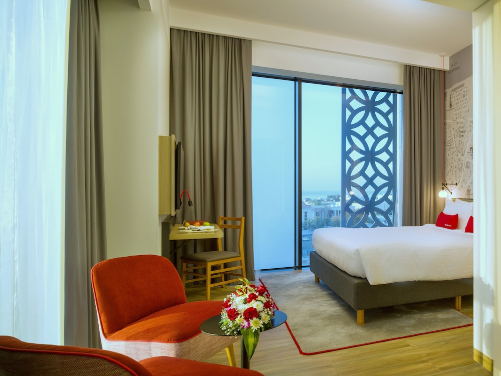 Business Room, 1 King Bed - Photo 3