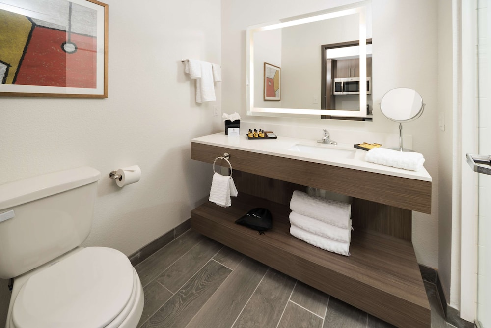 Suite, 2 Queen Beds, Non Smoking, Kitchen (Full Kitchen) thumbnail 5