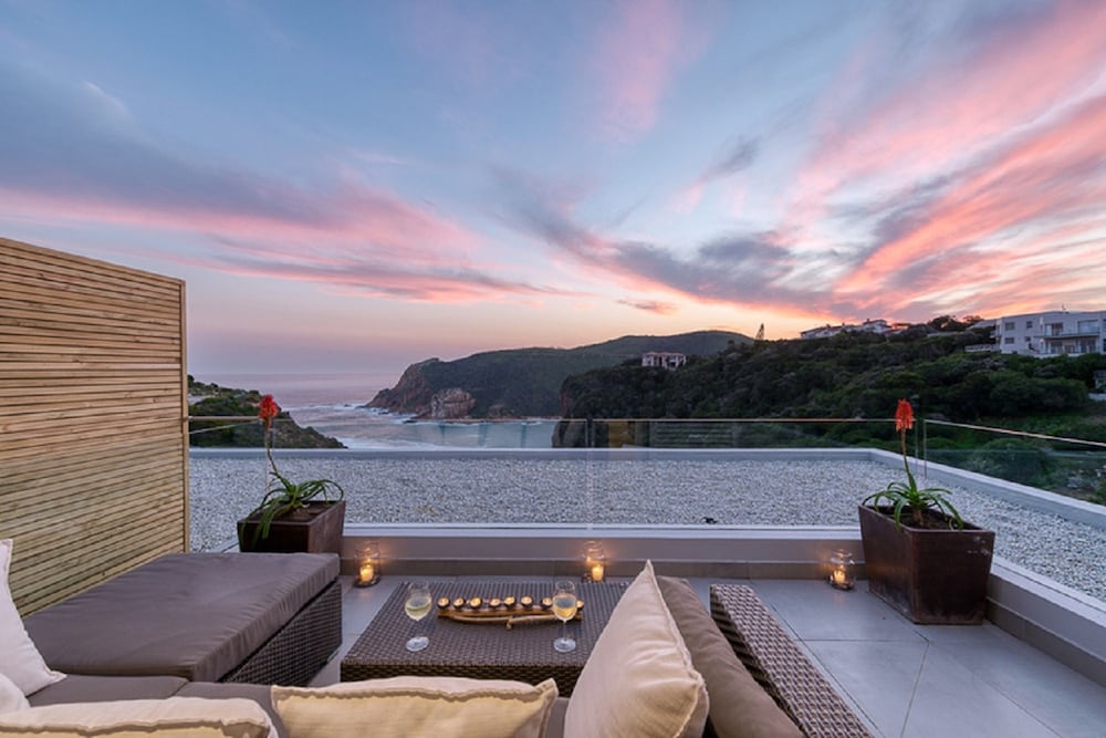 Classic Room, 1 Queen Bed, Balcony, Ocean View - Photo 3