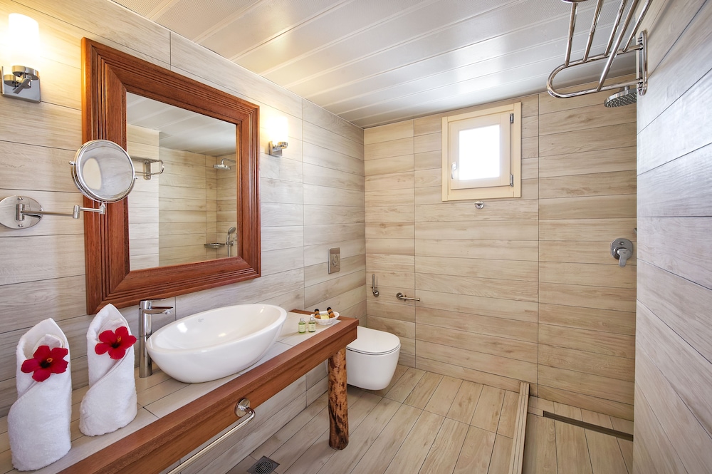 Junior Studio Suite, Jetted Tub - Photo 5