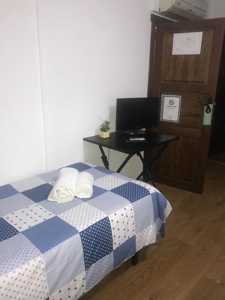 Triple Room, 3 Twin Beds photo 3