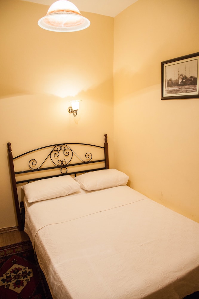 Economy Double Room photo 3