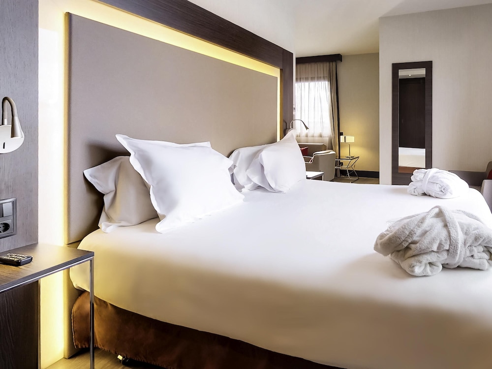 Superior Suite, 1 King Bed with Sofa bed