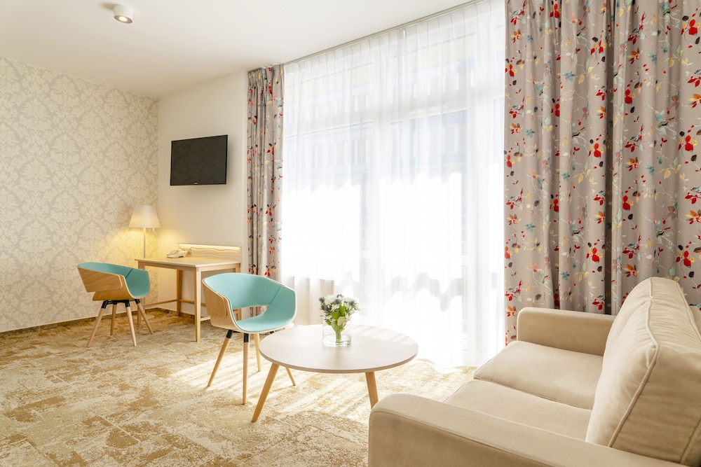 Family Room - Photo 2