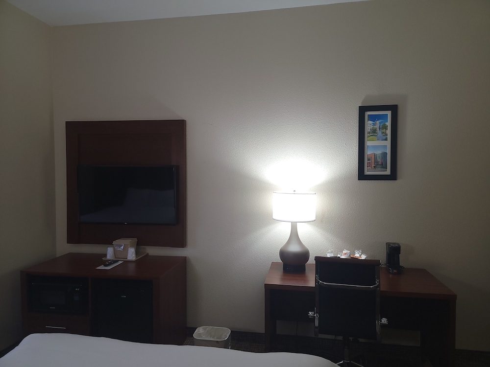 Suite, 2 Queen Beds, Non Smoking - Photo 4