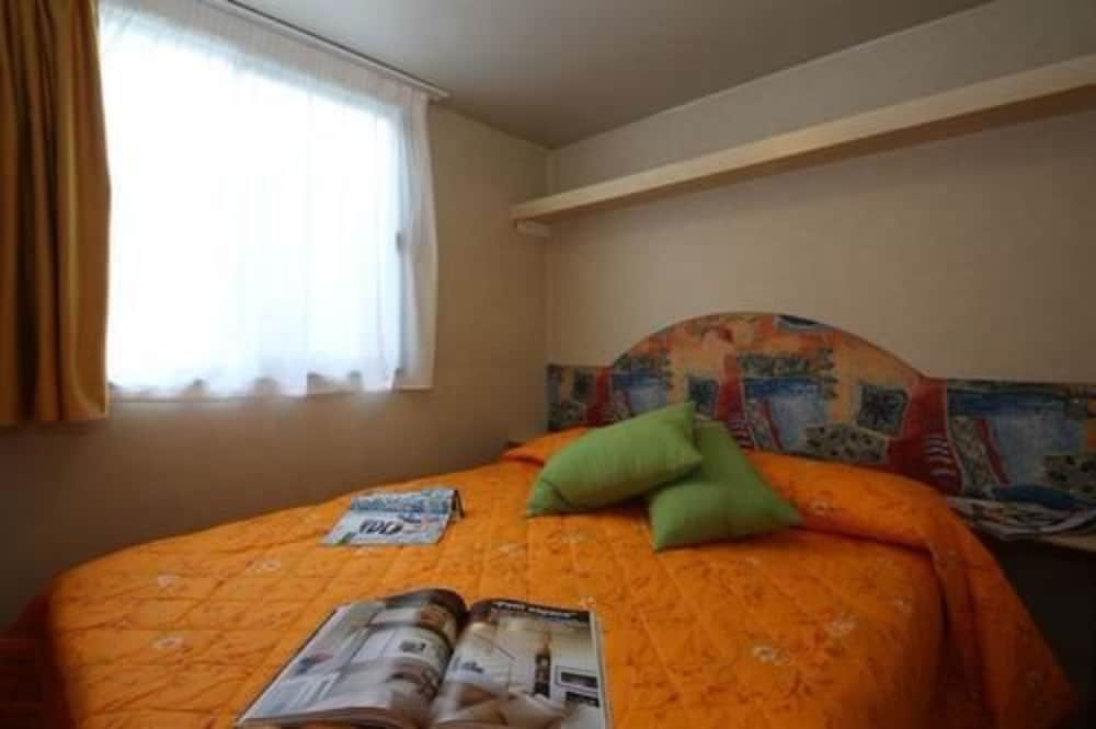 Mobile Home, 2 Bedrooms (Carmen) photo 2
