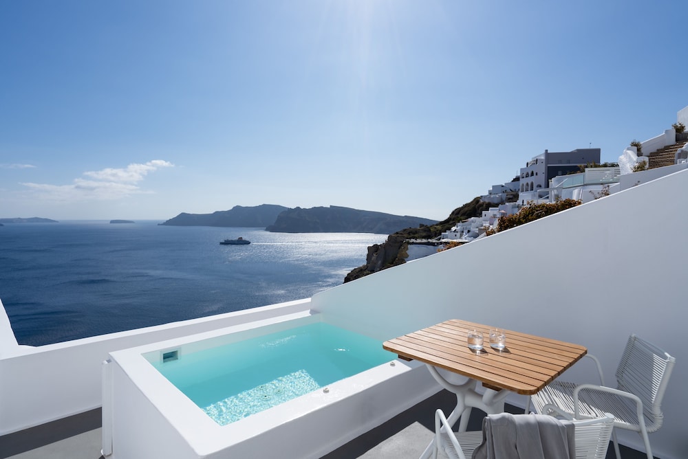 Standard Villa, Jetted Tub photo 3